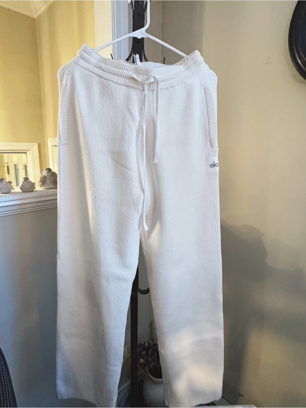 Alo Scholar Straight Leg Sweatpants - Unisex S Ivory